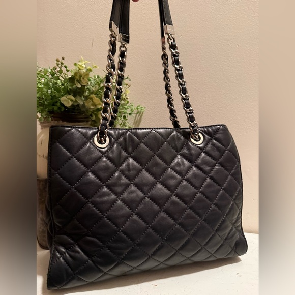 MICHAEL Michael Kors Black Quilted Shoulder Bag - Picture 3 of 12